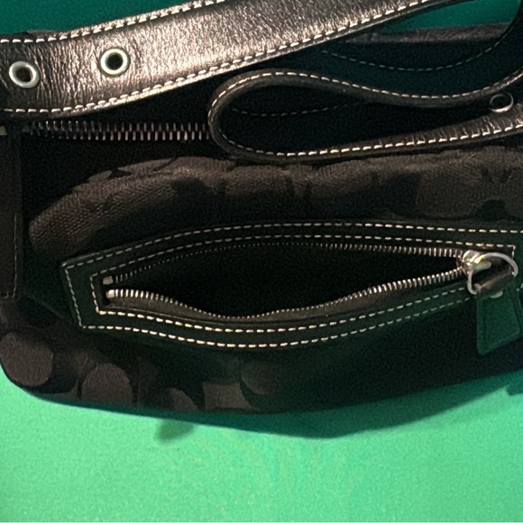 Vintage Coach Black mono Jacquard Signature shoulder bag - Picture 4 of 13